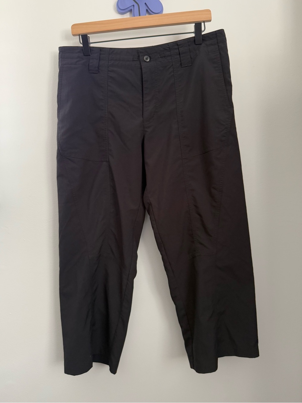 Patagonia women’s 12 Crop Pants mid rise Black outdoor hike trail